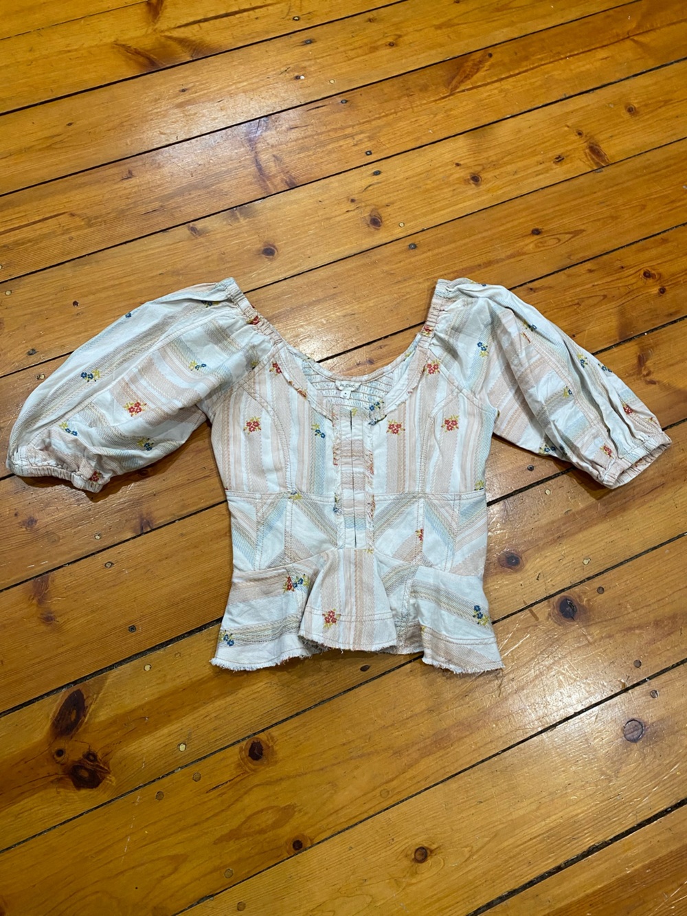 Anthropologie NWT Boho Peasant Puff-Sleeve Top in Cream with Floral Embroidery